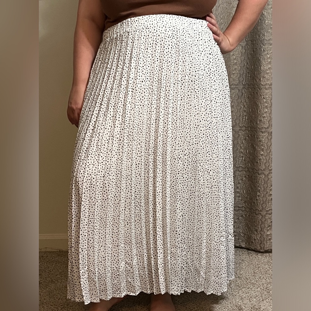 A New Day White and Grey Pleated Midi Skirt